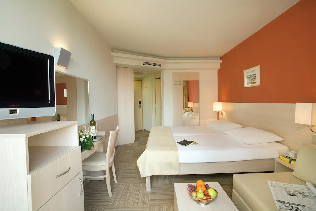 Sunny Porec By Valamar, Ex Crystal מראה חיצוני תמונה